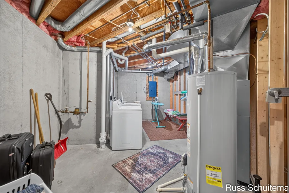 1682 W Harbour Towne Circle Muskegon City, MI 49441