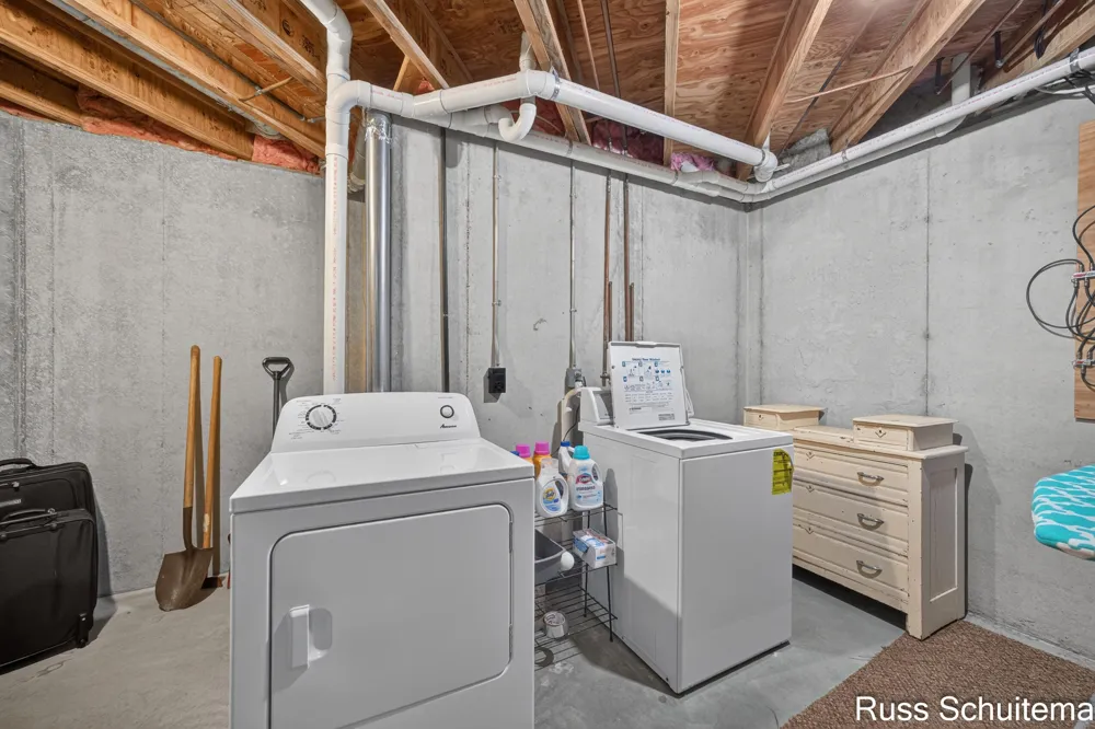 1682 W Harbour Towne Circle Muskegon City, MI 49441