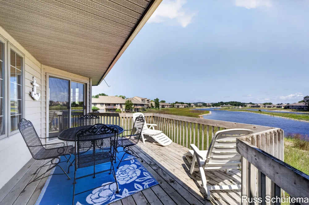 1682 W Harbour Towne Circle Muskegon City, MI 49441