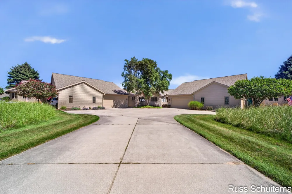 1682 W Harbour Towne Circle Muskegon City, MI 49441