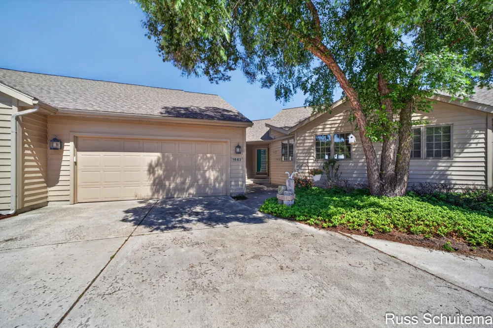 1682 W Harbour Towne Circle Muskegon City, MI 49441