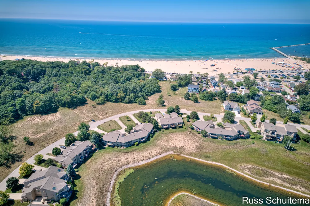 1682 W Harbour Towne Circle Muskegon City, MI 49441