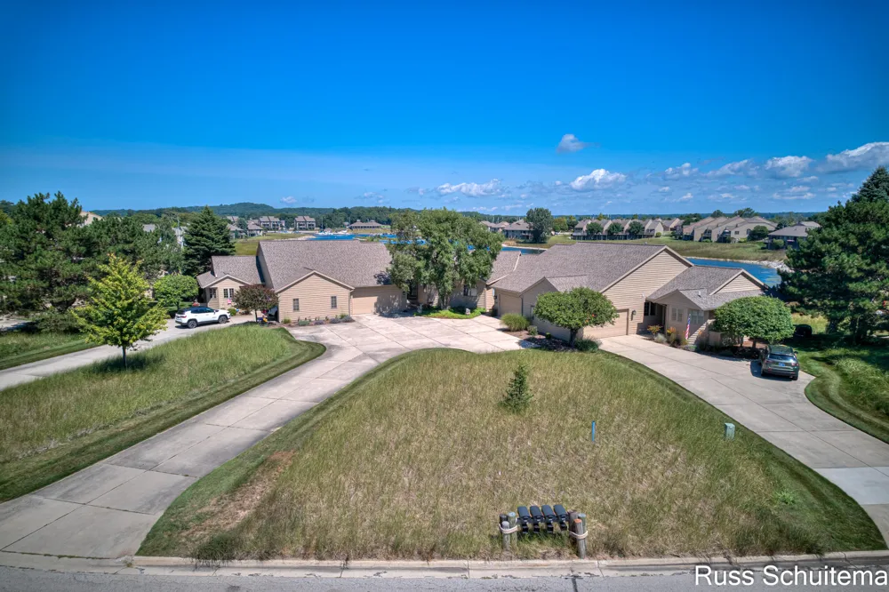 1682 W Harbour Towne Circle Muskegon City, MI 49441