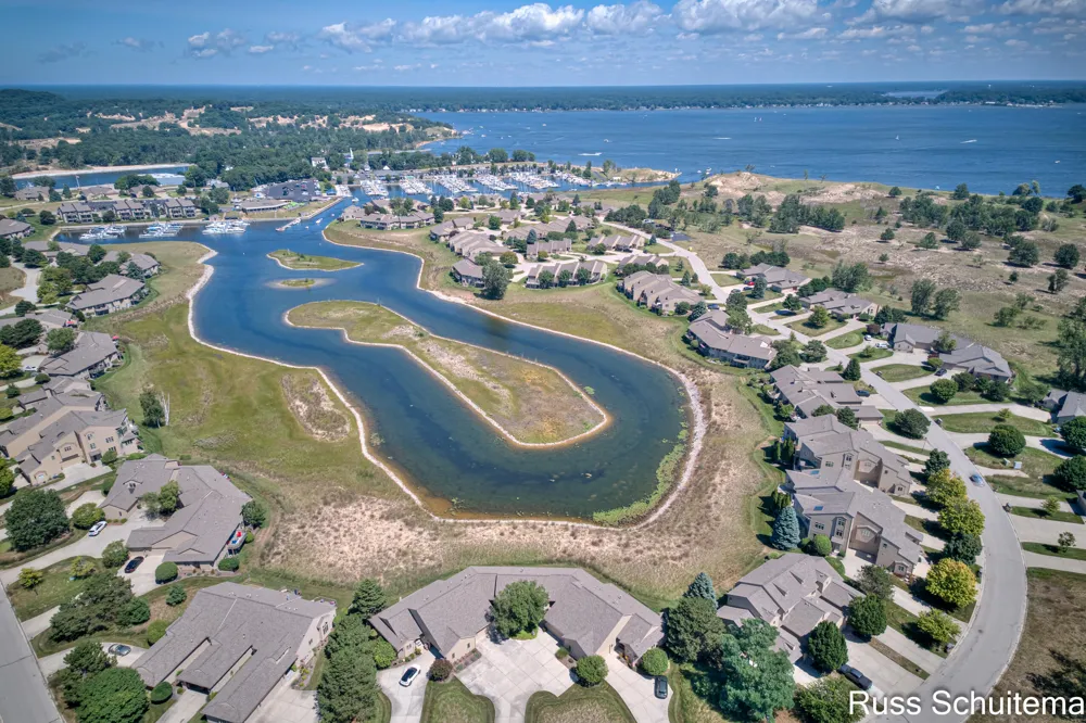 1682 W Harbour Towne Circle Muskegon City, MI 49441