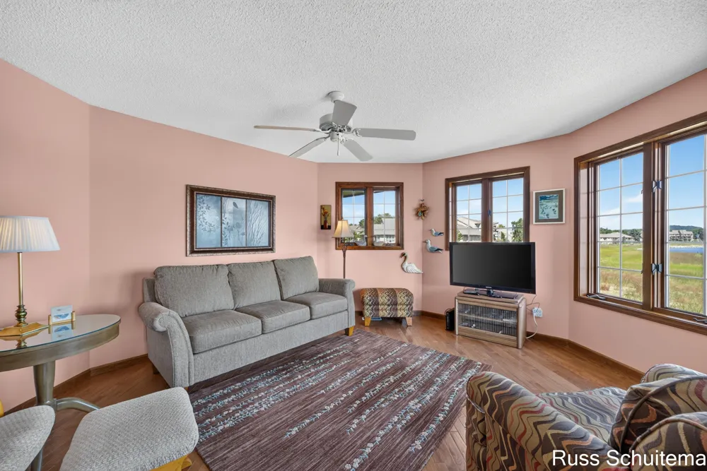 1682 W Harbour Towne Circle Muskegon City, MI 49441