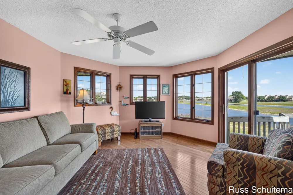 1682 W Harbour Towne Circle Muskegon City, MI 49441