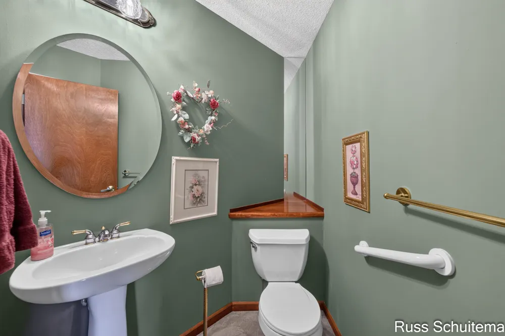 1682 W Harbour Towne Circle Muskegon City, MI 49441