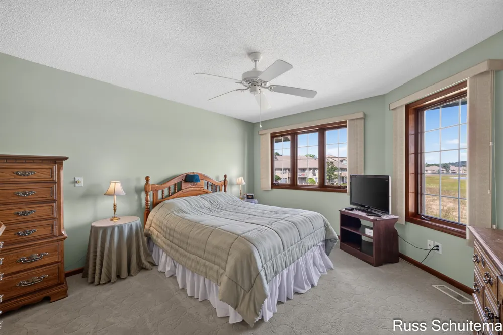 1682 W Harbour Towne Circle Muskegon City, MI 49441