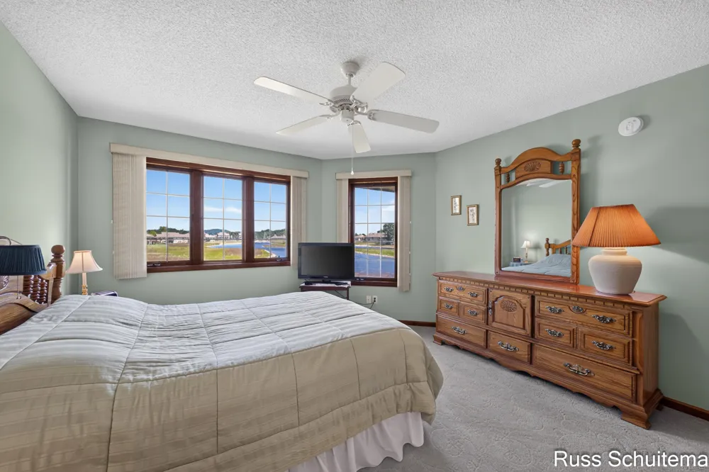 1682 W Harbour Towne Circle Muskegon City, MI 49441