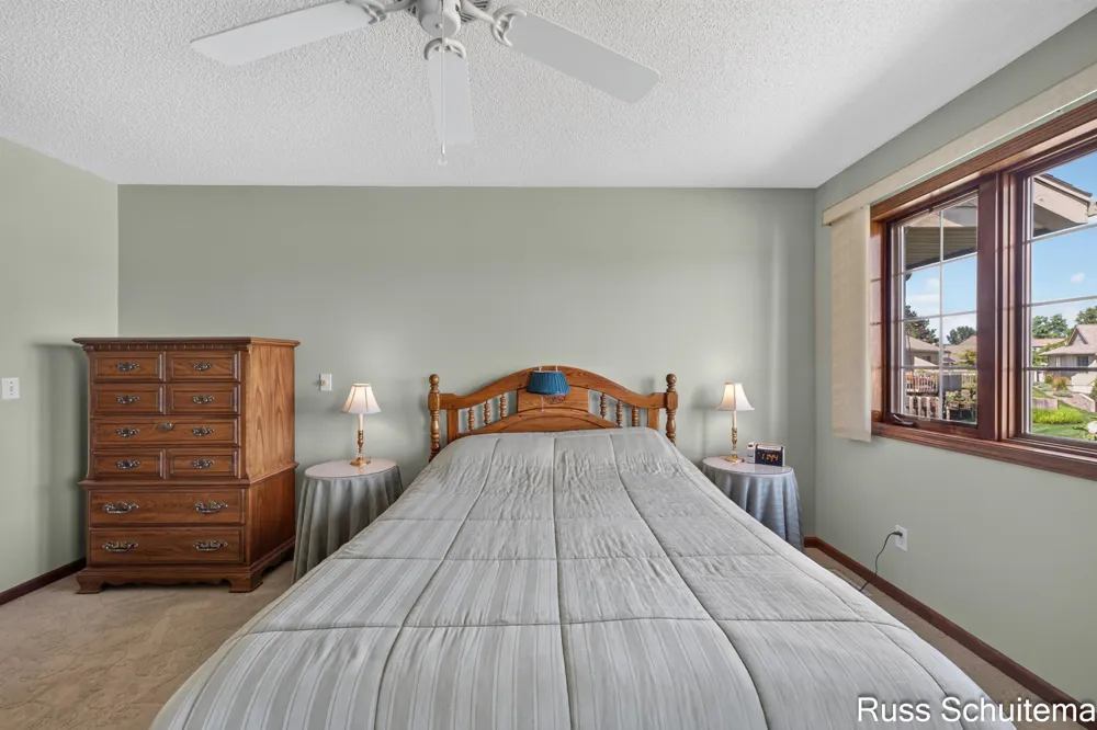 1682 W Harbour Towne Circle Muskegon City, MI 49441