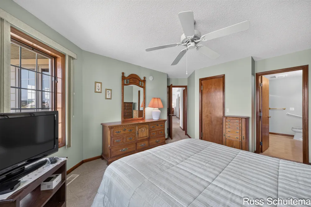 1682 W Harbour Towne Circle Muskegon City, MI 49441