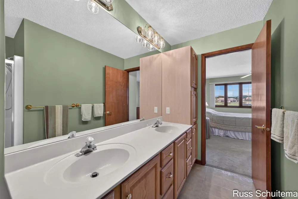1682 W Harbour Towne Circle Muskegon City, MI 49441