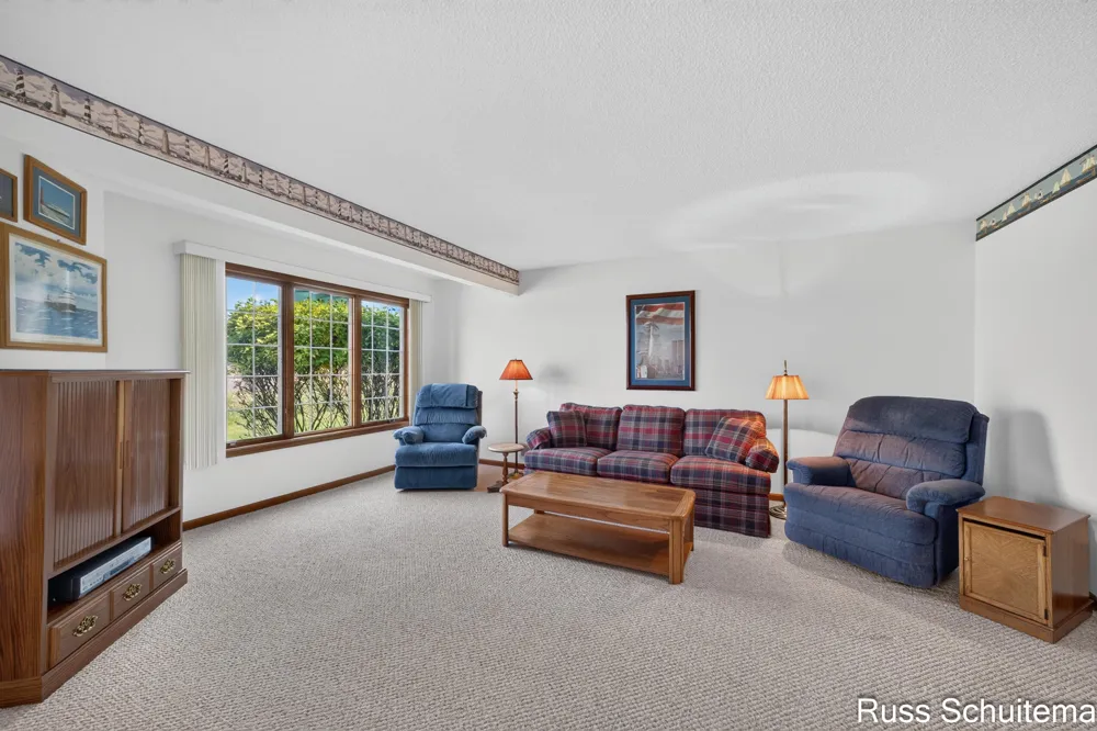 1682 W Harbour Towne Circle Muskegon City, MI 49441