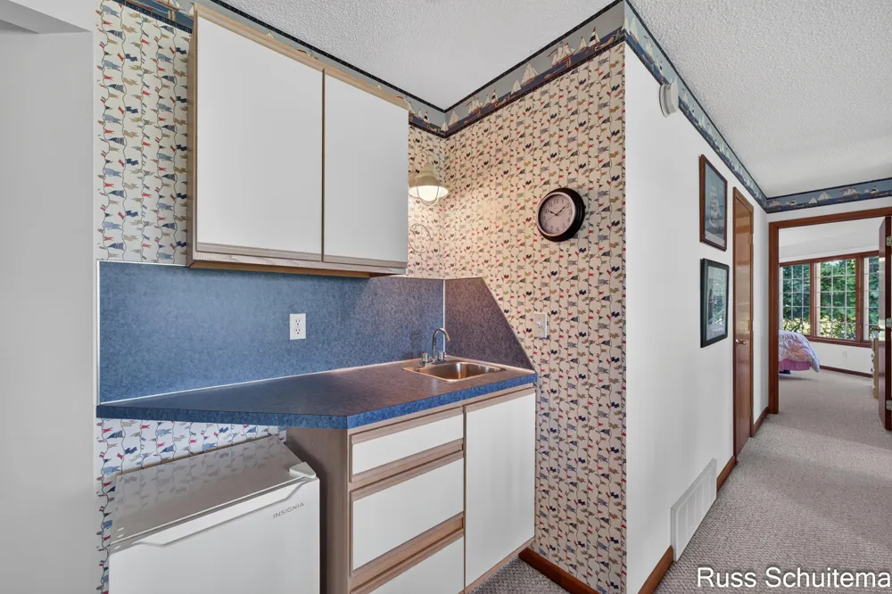 1682 W Harbour Towne Circle Muskegon City, MI 49441
