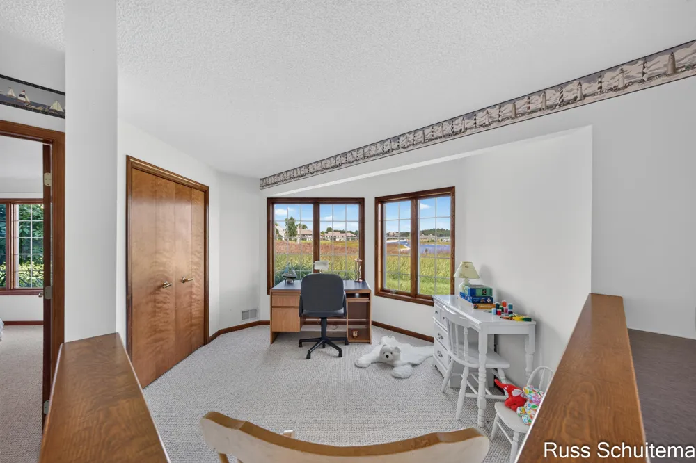 1682 W Harbour Towne Circle Muskegon City, MI 49441