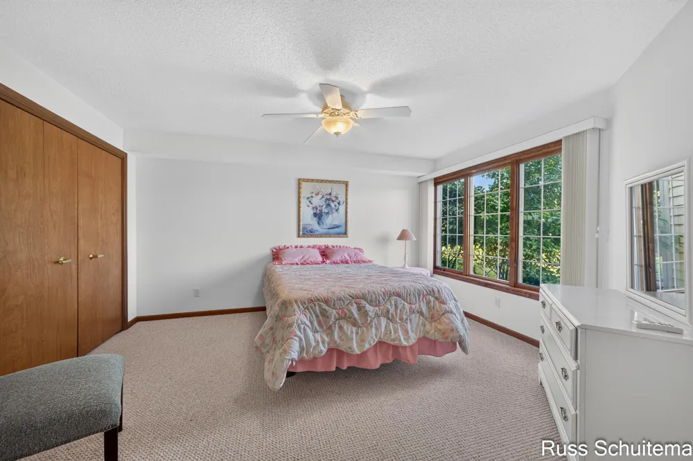 1682 W Harbour Towne Circle Muskegon City, MI 49441