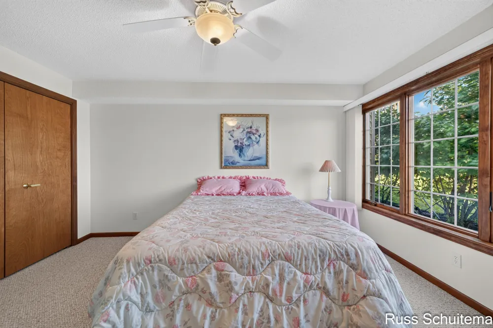 1682 W Harbour Towne Circle Muskegon City, MI 49441