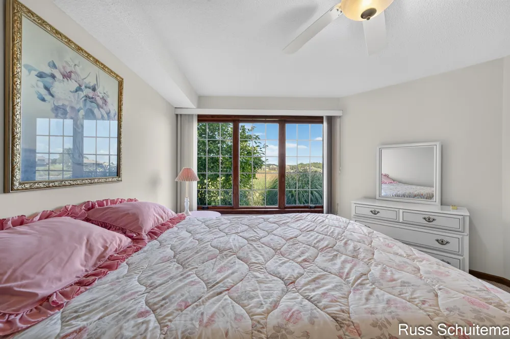 1682 W Harbour Towne Circle Muskegon City, MI 49441