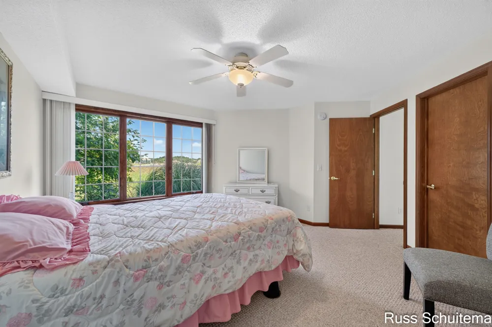 1682 W Harbour Towne Circle Muskegon City, MI 49441