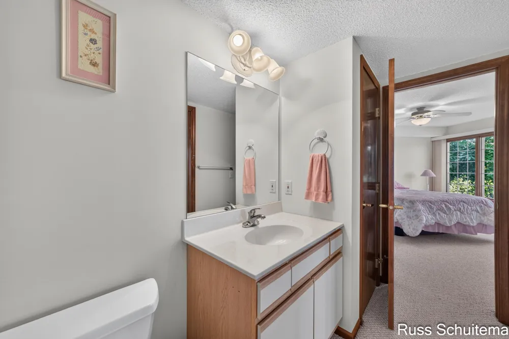1682 W Harbour Towne Circle Muskegon City, MI 49441