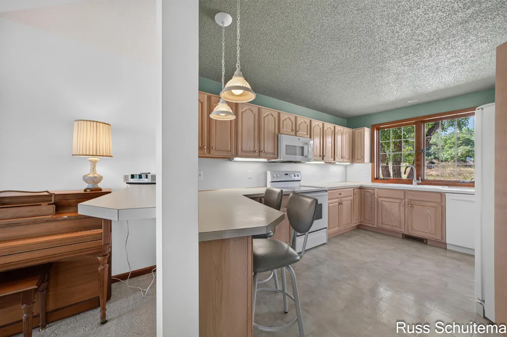 1682 W Harbour Towne Circle Muskegon City, MI 49441