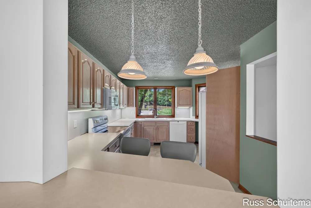 1682 W Harbour Towne Circle Muskegon City, MI 49441