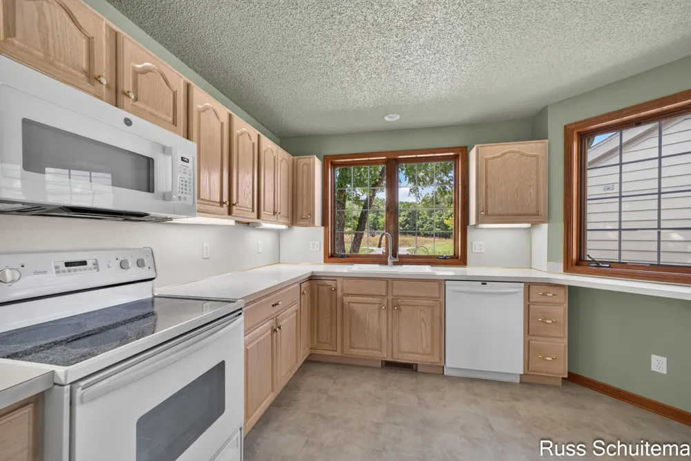 1682 W Harbour Towne Circle Muskegon City, MI 49441