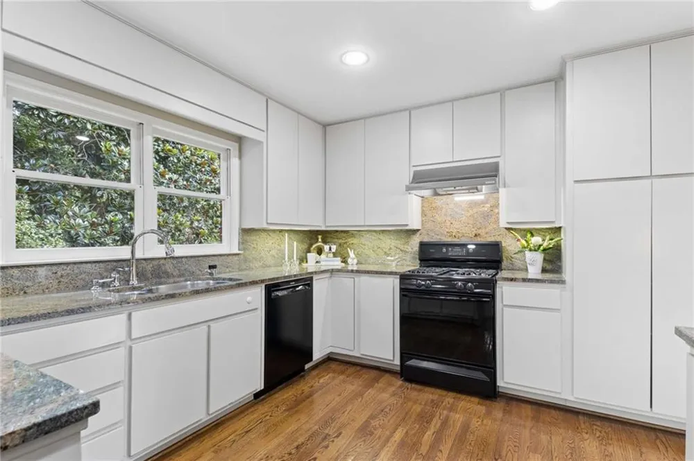 440 Greenlaurel Drive Sandy Springs, GA 30342