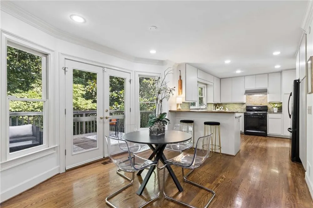 440 Greenlaurel Drive Sandy Springs, GA 30342