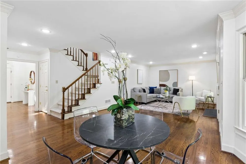 440 Greenlaurel Drive Sandy Springs, GA 30342