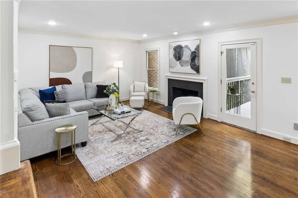 440 Greenlaurel Drive Sandy Springs, GA 30342