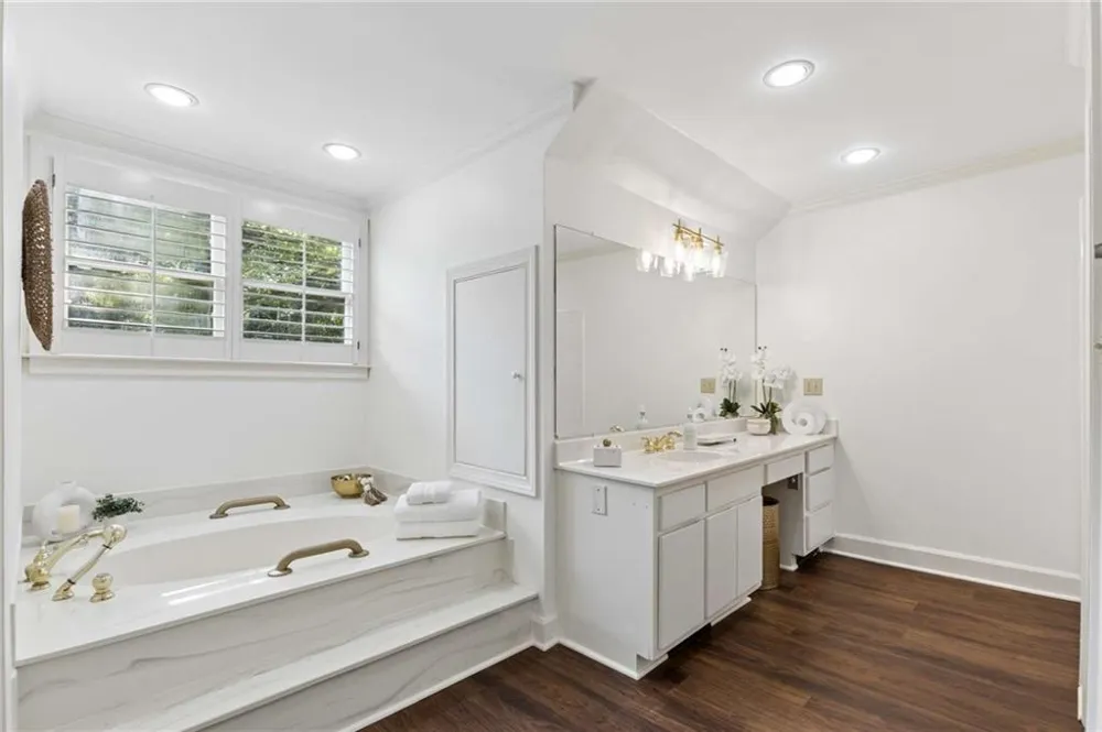 440 Greenlaurel Drive Sandy Springs, GA 30342
