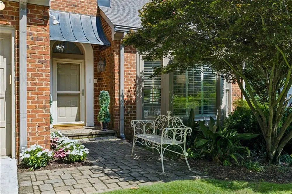 440 Greenlaurel Drive Sandy Springs, GA 30342