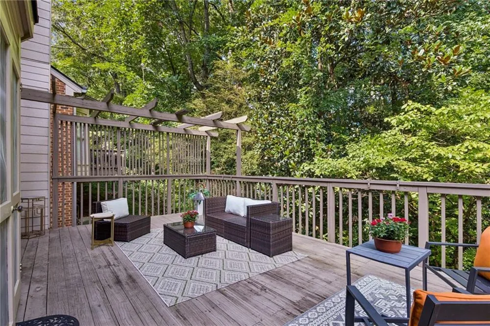 440 Greenlaurel Drive Sandy Springs, GA 30342