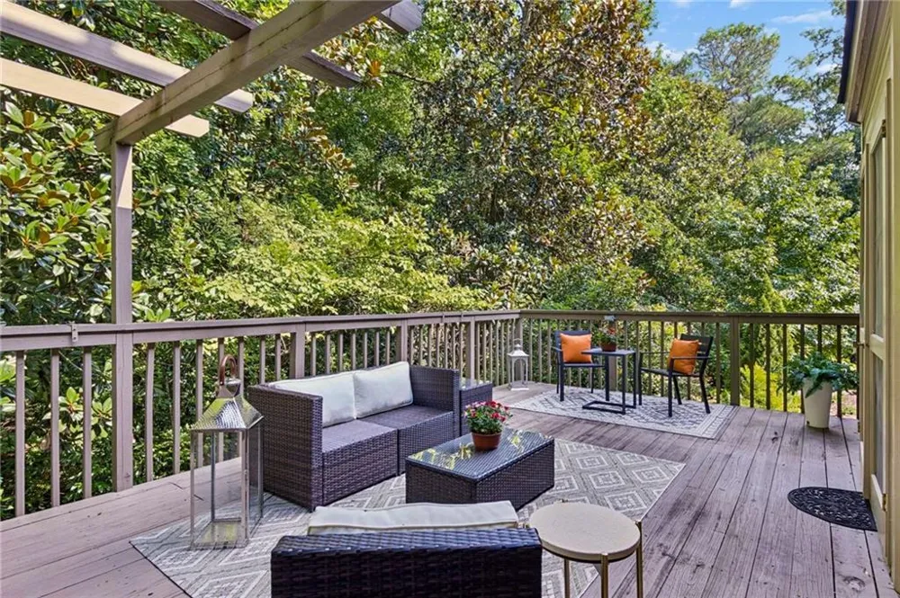 440 Greenlaurel Drive Sandy Springs, GA 30342