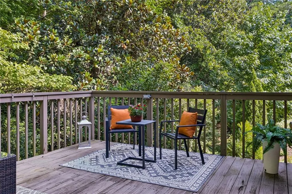 440 Greenlaurel Drive Sandy Springs, GA 30342