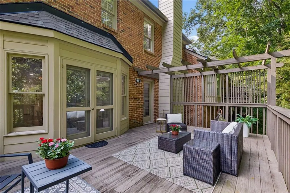440 Greenlaurel Drive Sandy Springs, GA 30342