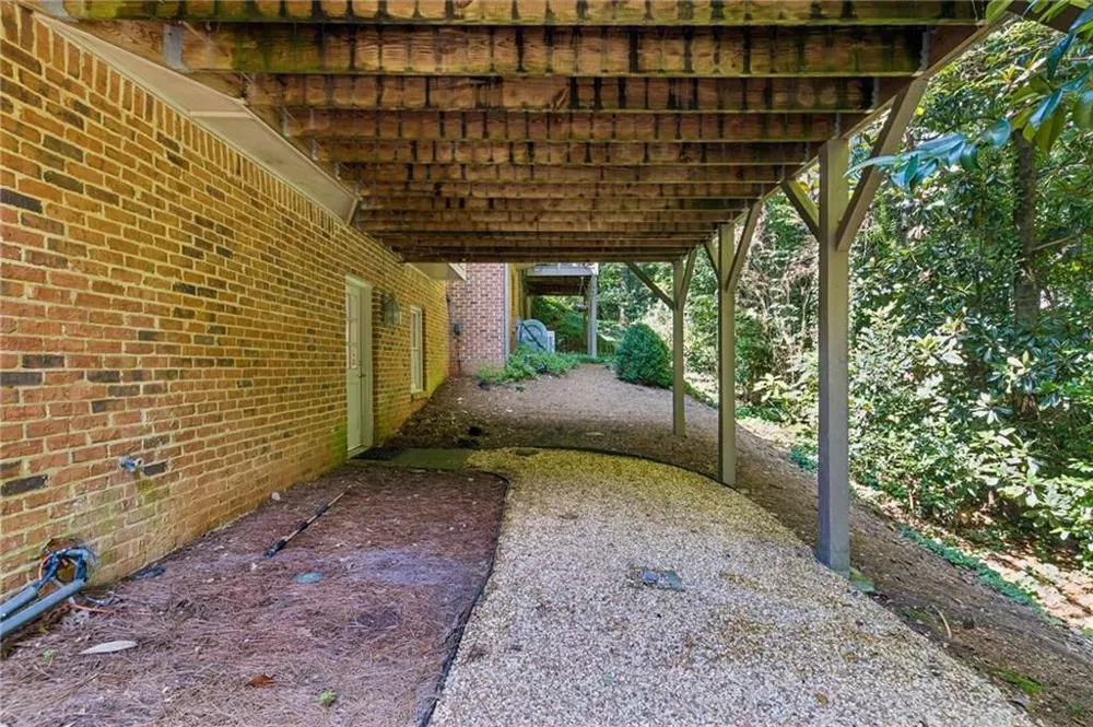 440 Greenlaurel Drive Sandy Springs, GA 30342
