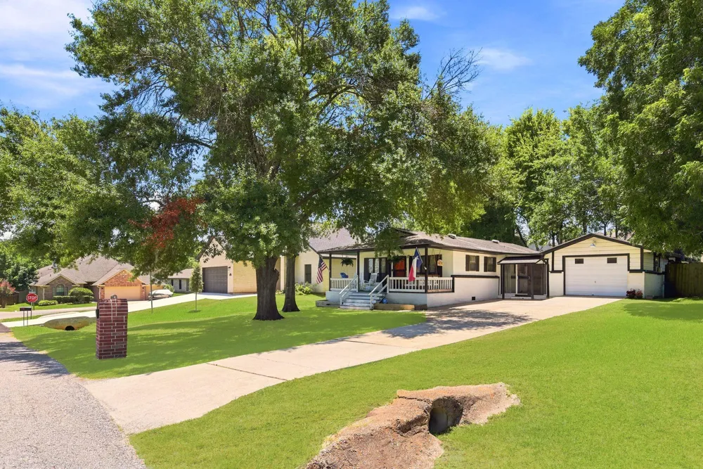10707 Hillside Drive Montgomery, TX 77356