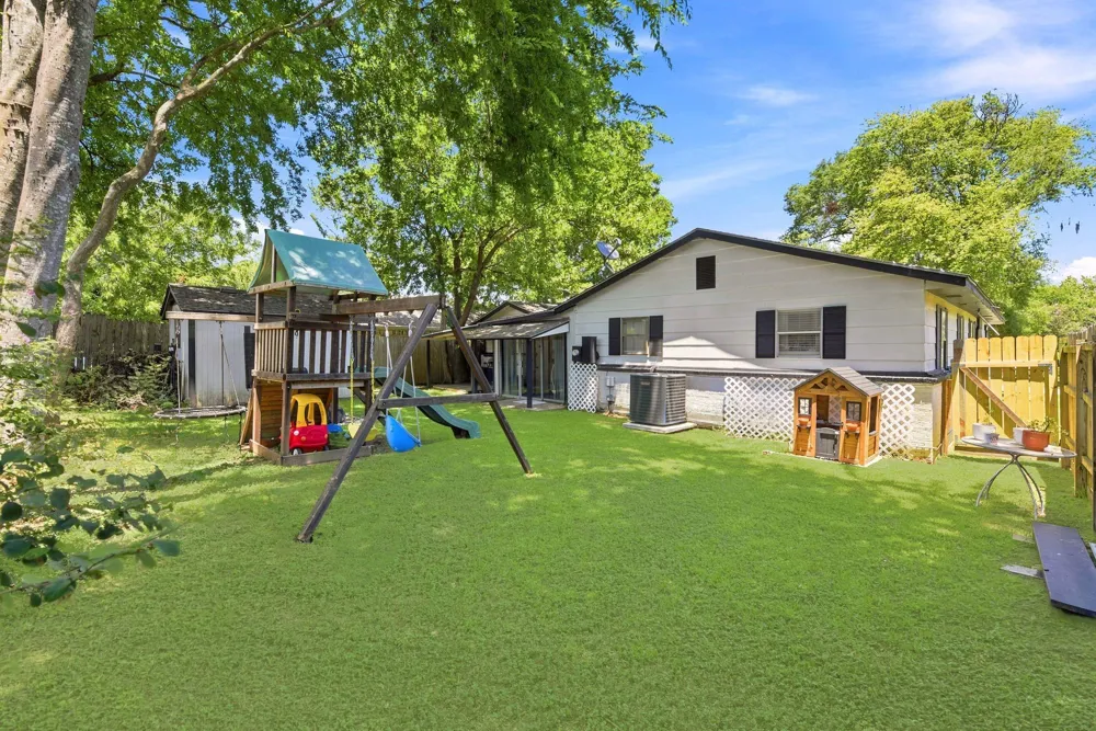 10707 Hillside Drive Montgomery, TX 77356