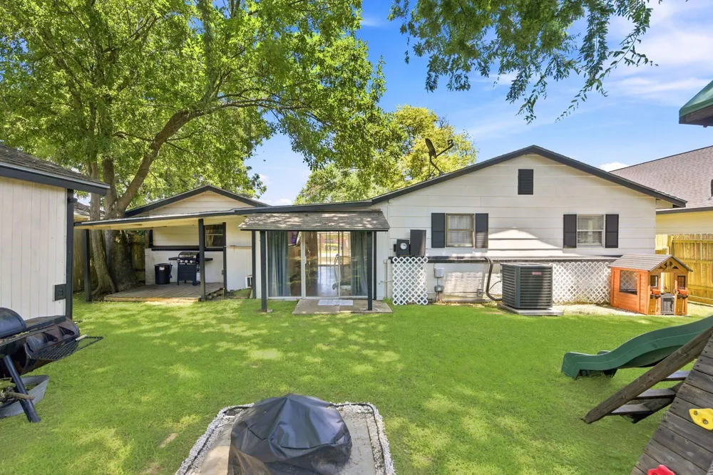 10707 Hillside Drive Montgomery, TX 77356