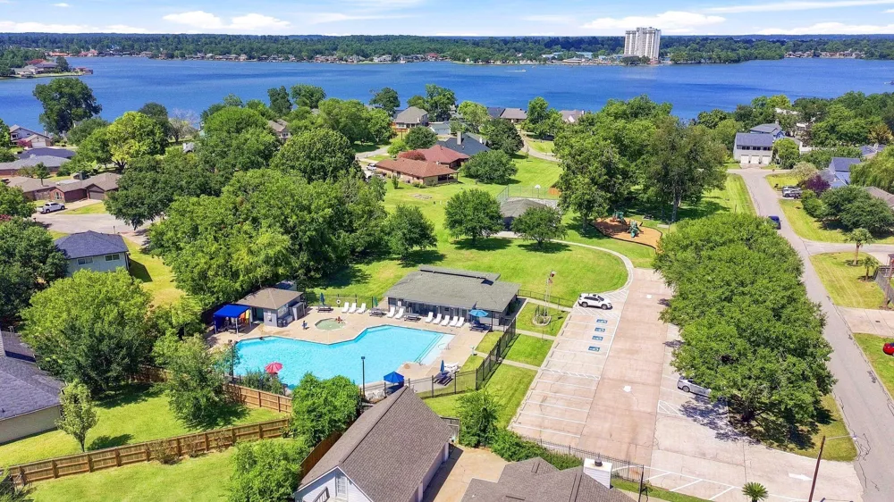 10707 Hillside Drive Montgomery, TX 77356