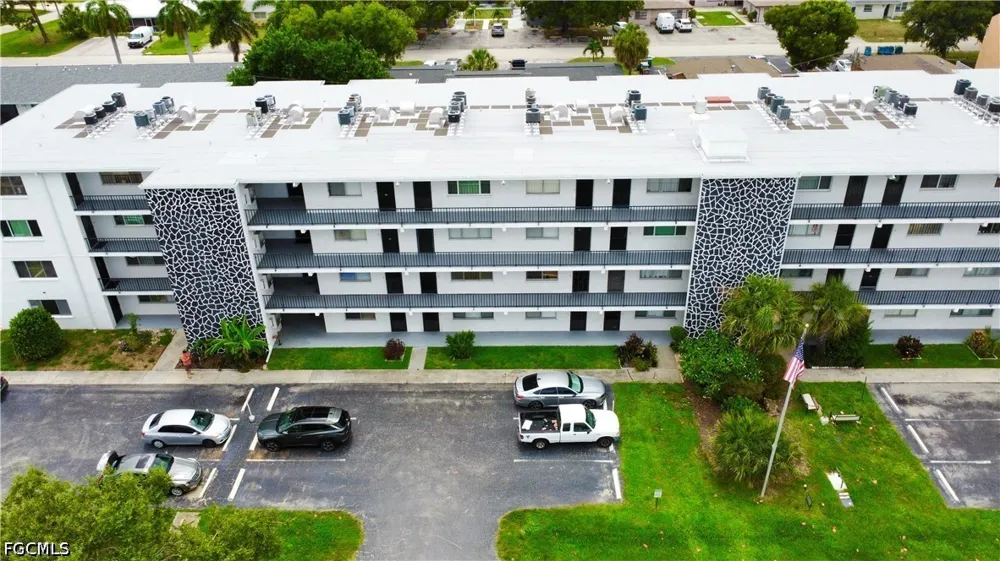 Victoria Drive #103 Cape Coral, FL 33904