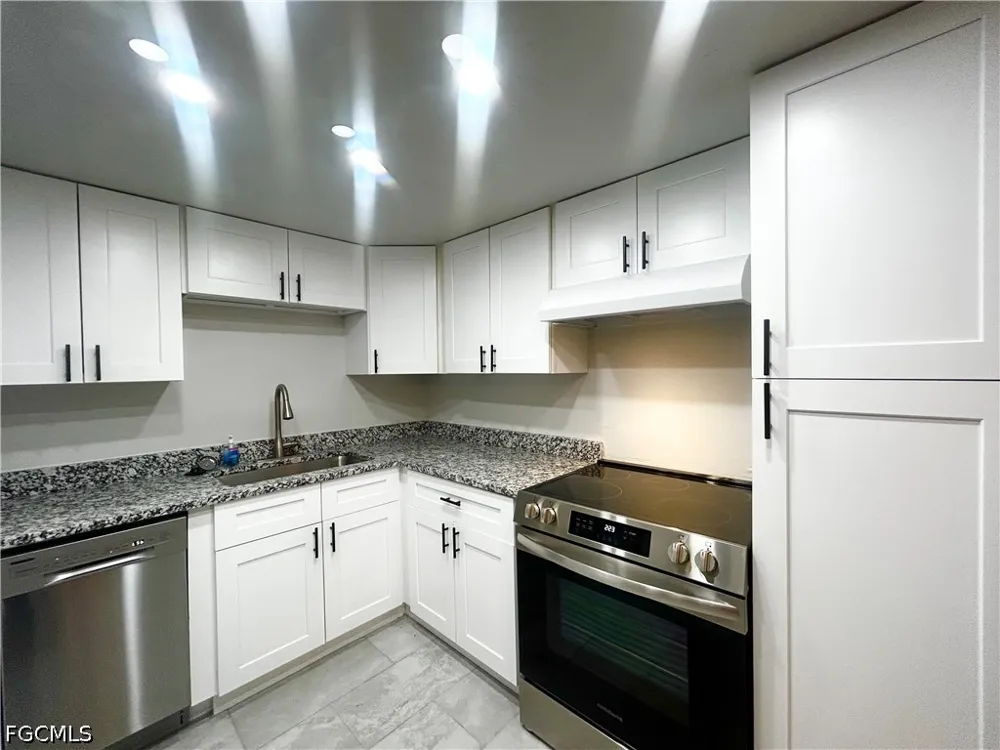 Victoria Drive #103 Cape Coral, FL 33904