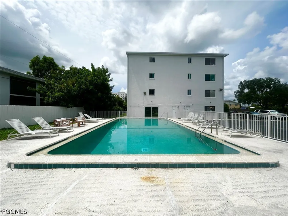 Victoria Drive #103 Cape Coral, FL 33904