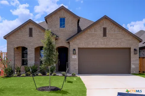 1106 Neria Loop