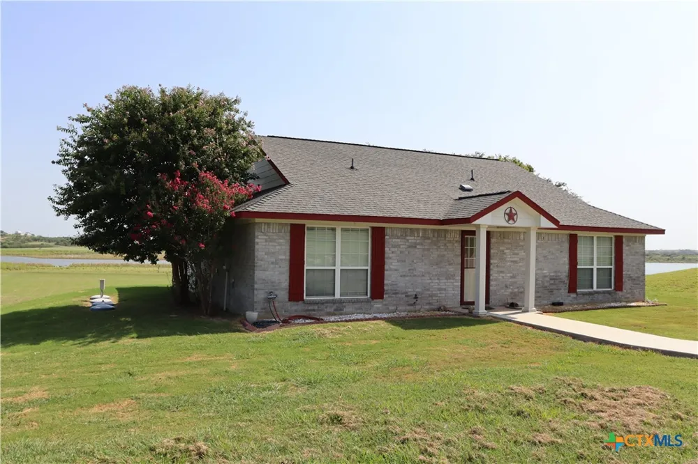 333 Lake Point Road Comanche, TX 76442