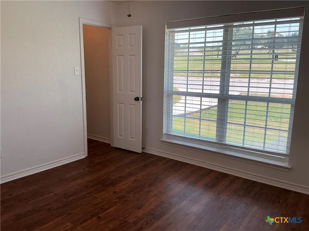 333 Lake Point Road Comanche, TX 76442