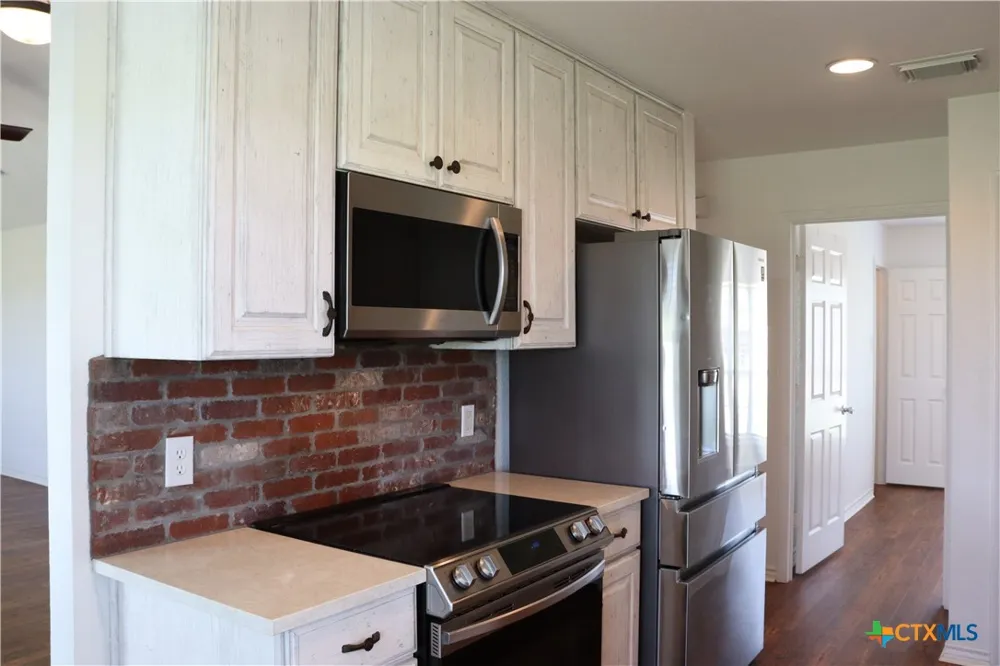 333 Lake Point Road Comanche, TX 76442