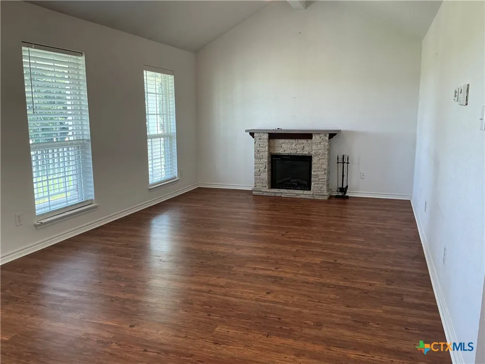 333 Lake Point Road Comanche, TX 76442